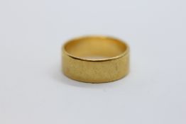 A 22CT GOLD WEDDING BAND, SIZE I/J.