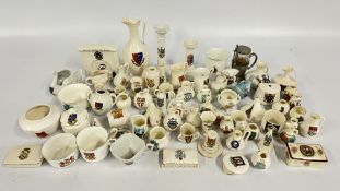 A BOX CONTAINING AN EXTENSIVE COLLECTION OF ASSORTED CRESTED WARE TO INCLUDE ARCADIAN,
