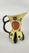 A DESIGNER LORNA BAILEY JUG, BEARING GOLD SIGNATURE, H 10.5CM.