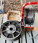 QUANTITY STRAPPING WIRE + DISPENSER AND CLIPS.