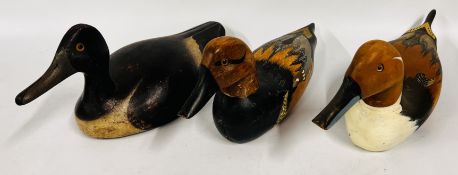 THREE VINTAGE HAND CARVED DECOY DUCKS (TWO WITH GLASS EYES).