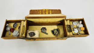 A VINTAGE LEATHER JEWELLERY BOX AND CONTENTS TO INCLUDE RELIGIOUS PENDANTS,