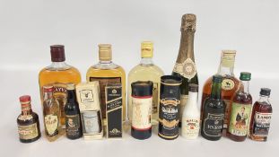 A GROUP OF SPIRIT MINIATURES TO INCLUDE GLENFIDDICH, BLACK LABEL JOHNNIE WALKER, LAMBS NAVY RUM ETC.