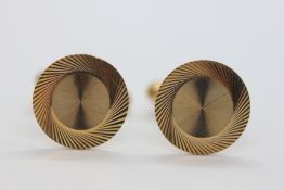 A PAIR OF 9CT GOLD CUFF LINKS IN A 