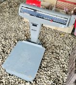 VINTAGE AVERY 120KG WEIGHING SCALE.