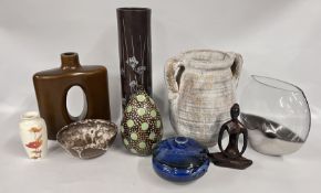 A GROUP OF DECORATIVE EFFECTS TO INCLUDE STUDIO POTTERY BOWL, GLAZED JAMES GERARD LIDDED DISH,
