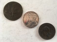 COINS: 1739 ADMIRAL VERNON CAPTURE OF PORTOBELLO MEDALLION (37MM),