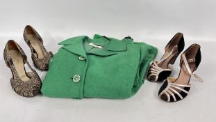 A VINTAGE 1960'S TWO PIECE SUIT MARKED 