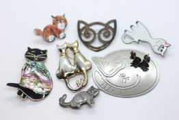 A GROUP OF CAT RELATED BROOCHES TO INCLUDE SILVER AND ENAMEL EXAMPLES + A PAIR OF WHITE METAL STUD