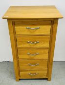 A MODERN SOLID LIGHT OAK FIVE DRAWER TOWER CHEST, W 58CM, D 43CM, H 103CM.