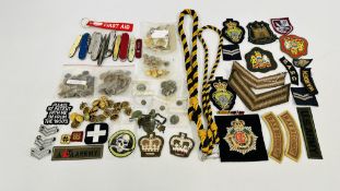 A GROUP OF 10 ASSORTED POCKET KNIVES TO INCLUDE SWISS AND MULTI TOOL EXAMPLES,