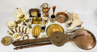 A GROUP OF VINTAGE METAL WARES TO INCLUDE COPPER PAN, SAMOVAR & WARMING PAN, PAIR OF BELLOWS,