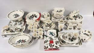 AN EXTENSIVE QUANTITY OF PORTMEIRION CHRISTMAS DESIGN TABLE WARES TO INCLUDE PLATES, BOWLS,