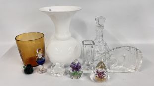 A GROUP OF MISCELLANEOUS GLASSWARE TO INCLUDE KOSTA & MATS JOHANSSON EXAMPLES.