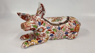 AN IMARI PATTERN PIG ORNAMENT.