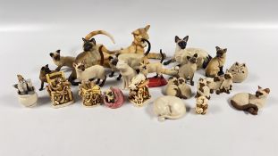 A LARGE GROUP OF CAT ORNAMENTS TO INCLUDE EXAMPLES MARKED COUNTRY ARTISTS, LESLEY ANNE IVORY,