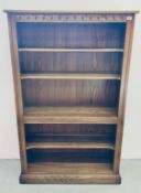 AN ERCOL FIVE TIER BOOKSHELF, HEIGHT 154CM.