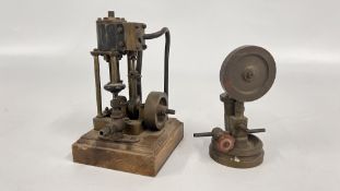 A VINTAGE MODEL STEAM ENGINE MODEL.