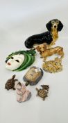 A GROUP OF COLLECTABLE ORNAMENTS TO INCLUDE KINGSTON SAUSAGE DOGS, WADE TORTOISE, LIONESS AND CUBS,