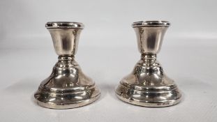 A PAIR OF VINTAGE SILVER SQUAT CANDLESTICKS BIRMINGHAM 1973, MAKER SAUNDERS & MACKENZIE, H 6.8CM.