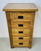 A MODERN SOLID LIGHT OAK FIVE DRAWER TOWER CHEST, W 57CM, D 43CM, H 103CM.