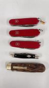 A GROUP OF 5 MULTI TOOLS TO INCLUDE SWISS ARMY EXAMPLES.