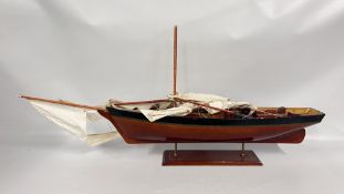 VINTAGE MODEL OF A YACHT, MAST A/F, LENGTH 125CM.
