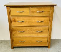 A MODERN SOLID LIGHT OAK FIVE DRAWER CHEST, THE TWO SHORT DRAWERS OVER THREE LONG, W 98CM, D 43CM,