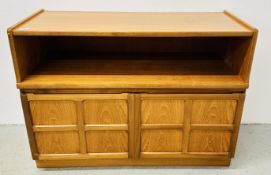 MID CENTURY NATHAN TWO DOOR CUPBOARD WITH UPPER SHELF, W 102CM X D 44CM X H 75CM.