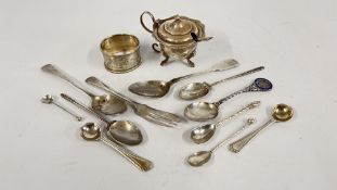 A SILVER MUSTARD POT AND BLUE GLASS LINER SHEFFIELD 1960 MAKER H.F.