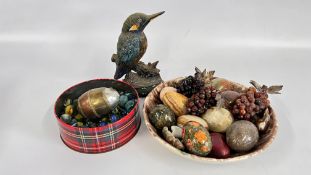 A GROUP OF POLISHED HARD STONE EGGS AND GRAPE BUNCHES + A TIN OF VINTAGE GLASS MARBLES,