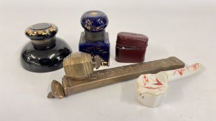 A GROUP OF VINTAGE INKWELLS TO INCLUDE GILT DECORATED CERAMIC,
