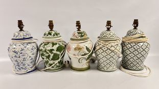 A GROUP OF 5 GOOD QUALITY GLAZED CERAMIC LAMP BASES AND VARIOUS SHADES - SOLD AS SEEN.