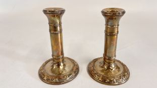 A PAIR OF EMBOSSED SILVER FILLED CANDLESTICKS, BIRMINGHAM, MAKER J & Co, H 14.5CM.