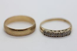 A 9CT YELLOW GOLD WEDDING BAND SIZE Q/R AND A 9CT GOLD SEVEN STONE CZ LADIES RING SIZE Q/R.