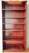 A MODERN MAHOGANY EFFECT FINISH FULL HEIGHT SIX TIER OPEN BOOKSHELF.