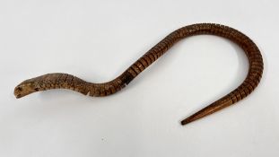 A VINTAGE ARTICULATED WOODEN COBRA SCULPTURE, L 59CM.