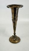 A VINTAGE SILVER SPILL VASE RELIEF DECORATED WITH A GARLAND, SHEFFIELD, MAKER R&B RD463039, H 17.