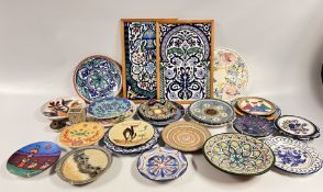 2 X BOXES CONTAINING A GROUP OF STUDIO POTTERY PLATES TO INCLUDE EXAMPLES MARKED TAGGERTY AND THE