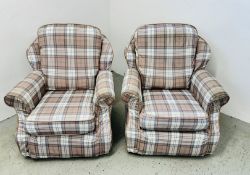 A PAIR OF MODERN CHECK UPHOLSTERED EASY CHAIRS WITH LOOSE COVERS.