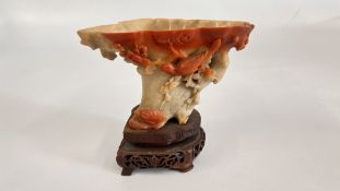 A DECORATIVE CHINESE STYLE CARVED SOAPSTONE BRUSH POT / VASE ON A CARVED STAND (RIM CHIP),