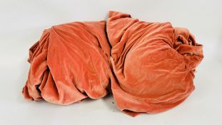A LARGE PAIR OF DUSKY PINK VELVET CURTAINS.