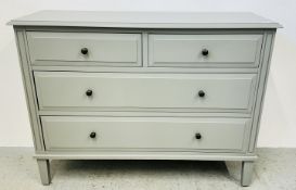 A MODERN GREY FINISH FOUR DRAWER CHEST, THE TWO SHORT DRAWERS OVER TWO LONG, WIDTH 115CM.