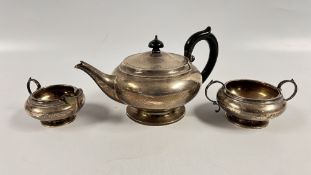 AN ANTIQUE SOLID SILVER 3 PIECE TEA SET, BIRMINGHAM 1918 RUBBED MAKERS MARK.