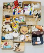 18 X BOXES OF ASSORTED HOUSEHOLD SUNDRIES TO INCLUDE CHINA AND CROCKERY WITH EXAMPLES TO INCLUDE