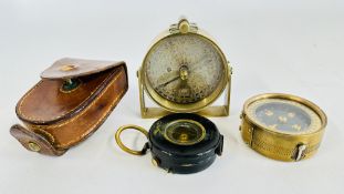 TWO VINTAGE MILITARY COMPASSES TO INCLUDE AN EXAMPLE MARKED STANLEY LONDON + A FURTHER EXAMPLE