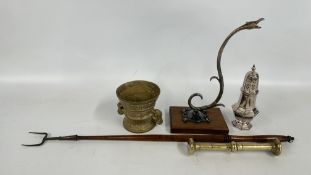 A VINTAGE BRASS PESTLE & MORTAR, SILVER PLATED LIGHT FITTING & ANTIQUE TOASTING FORK,