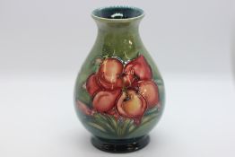 A MOORCROFT HIBISCUS DESIGN VASE H 9CM, BEARING IMPRESSED MARK.