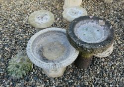 A GROUP OF GARDEN STONEWORK TO INCLUDE 2 X BIRD BATHS,