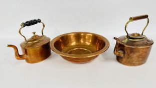 TWO VINTAGE COPPER KETTLES AND A VINTAGE COPPER BOWL STAMPED M.M. & SONS 1924 DIAM 36.5CM.